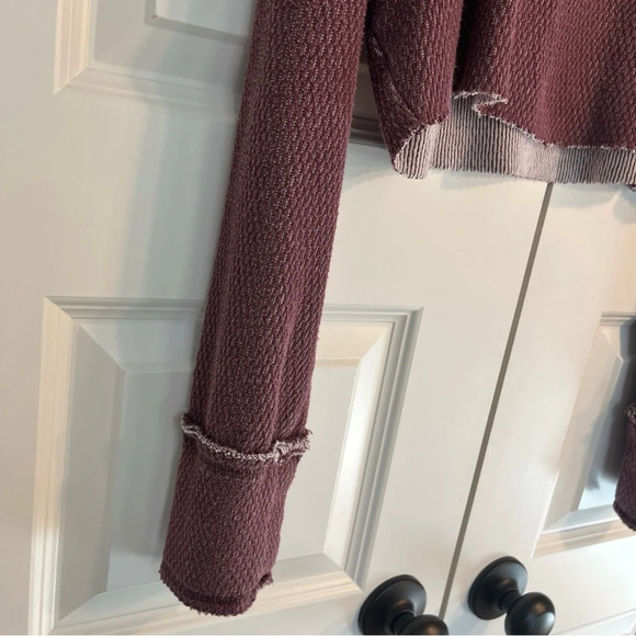 OUT FROM UNDER Camino Thermal Cropped Cutoff Turtleneck Shirt Top Size Medium - Picture 2 of 8